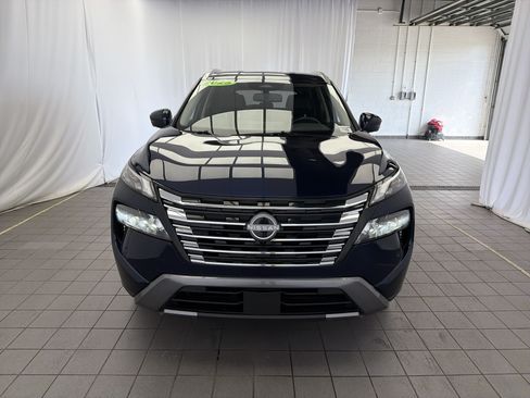 Used 2025 Nissan Rogue SL FWD image 2
