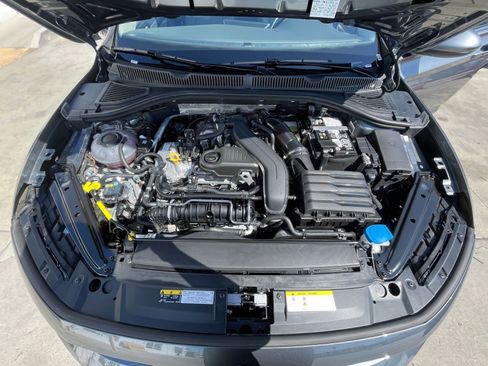 Used 2025 Volkswagen Jetta SE image 32