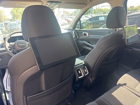 Used 2025 Kia Sorento LX image 9