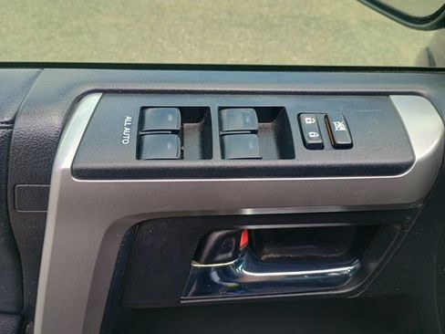 Used 2020 Toyota 4Runner SR5 Premium w/ Moonroof Package AWD/4WD image 24