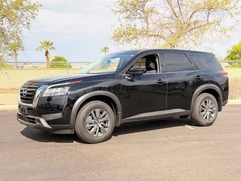 Used 2025 Nissan Pathfinder S FWD image 2