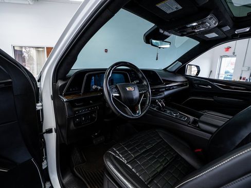 Used 2024 Cadillac Escalade ESV Sport Platinum w/ Heavy-Duty Trailer Package image 35