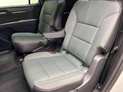 New 2026 GMC Acadia AT4 w/ Luxury Package AWD/4WD image 6