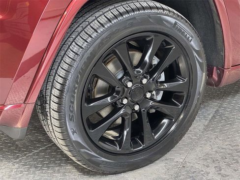 Used 2018 Jeep Grand Cherokee Altitude image 9