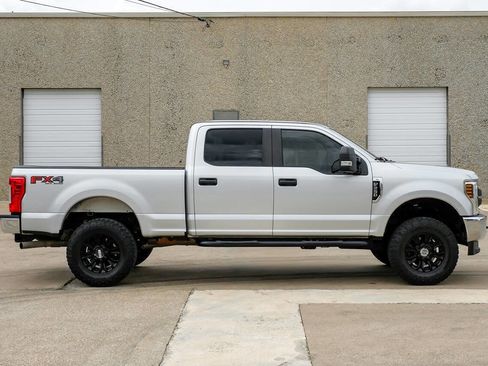 Used 2018 Ford F250 XL w/ Power Equipment Group AWD/4WD image 9