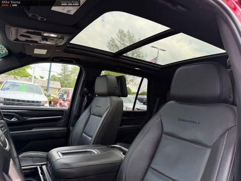 Used 2021 GMC Yukon Denali w/ Denali Ultimate Package AWD/4WD image 17