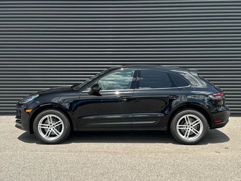 Certified 2025 Porsche Macan image 2