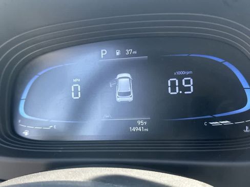 Used 2024 Hyundai Venue SEL FWD image 16
