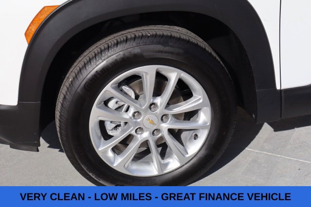 Used 2026 Chevrolet TrailBlazer LS AWD/4WD image 2