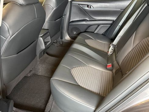 Used 2020 Toyota Camry SE image 19