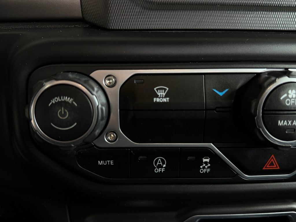 Used 2022 Jeep Gladiator Sport AWD/4WD image 19
