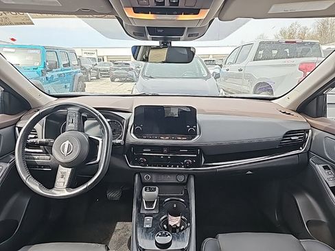 Used 2023 Nissan Rogue SL w/ SL Premium Package image 4