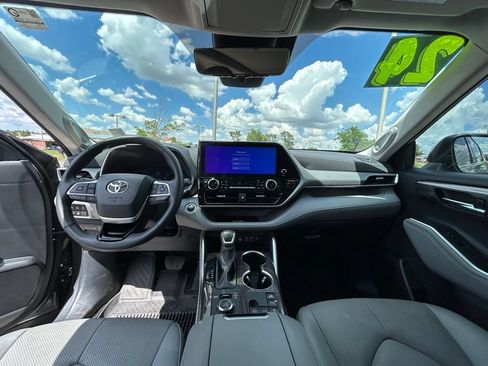 Used 2024 Toyota Highlander Platinum AWD/4WD image 11