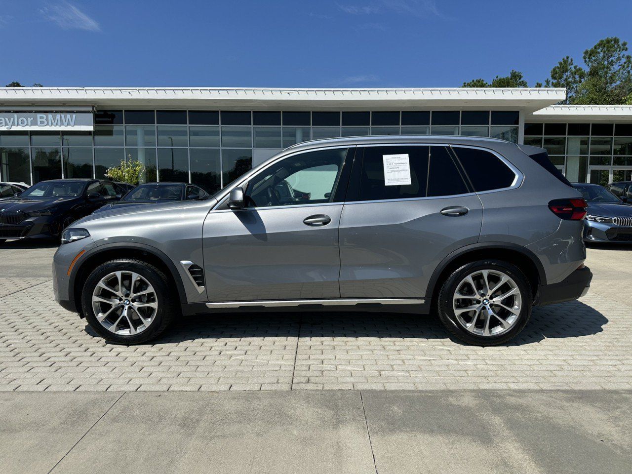 Used 2024 BMW X5 sDrive40i w/ Parking Assistance Package RWD image 2