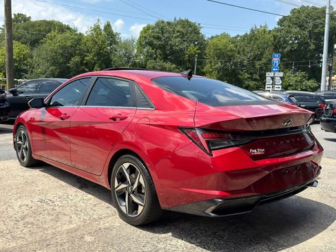 Used 2022 Hyundai Elantra Limited w/ Preferred Accessory Package FWD image 7