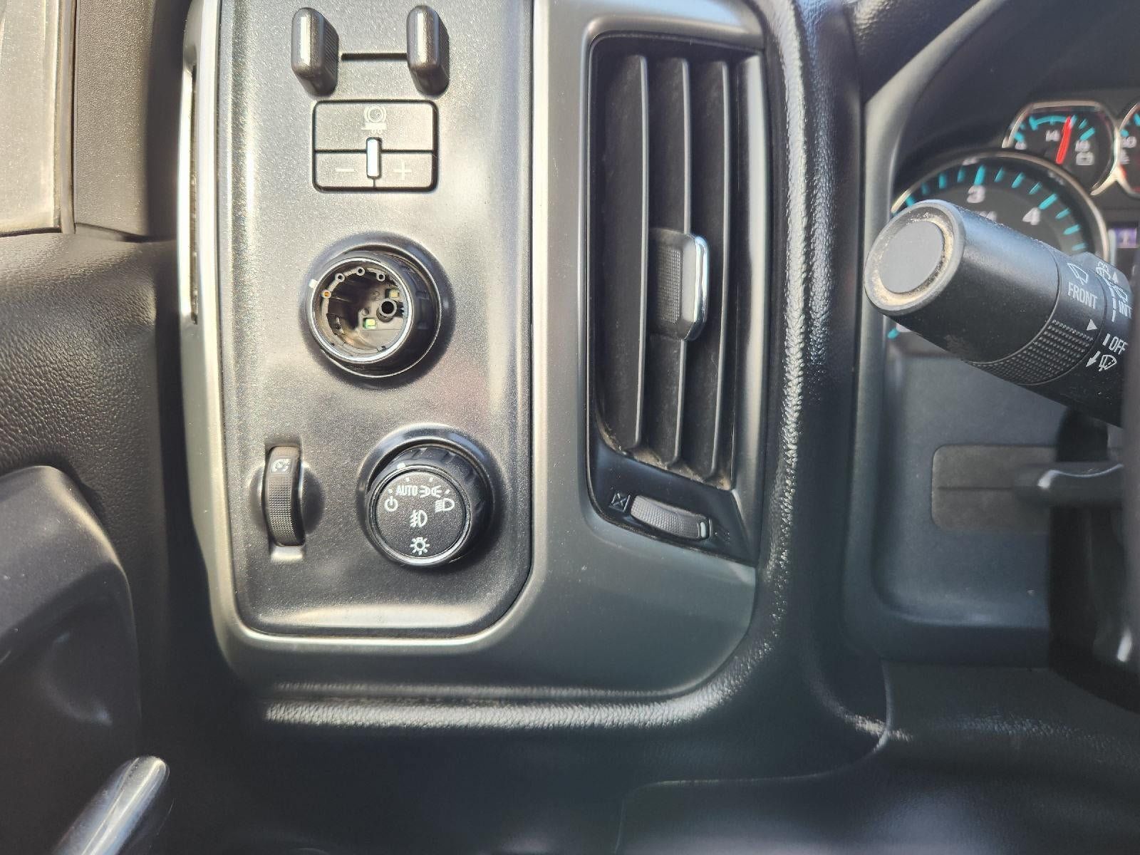 Used 2018 Chevrolet Silverado 1500 LT w/ All Star Edition AWD/4WD image 16
