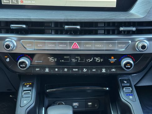 Used 2025 Kia Telluride EX w/ EX Captain's Chair Package AWD/4WD image 29