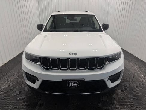 Used 2023 Jeep Grand Cherokee Laredo w/ Luxury Tech Group I image 2