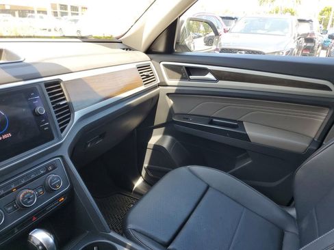 Used 2021 Volkswagen Atlas SE image 19