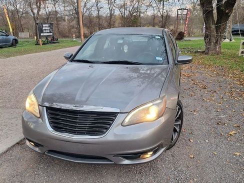 Used 2013 Chrysler 200 Touring w/ S Exterior Appearance Pkg image 4