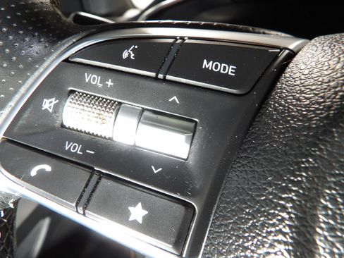 Used 2023 Genesis G70 2.0T AWD/4WD image 22