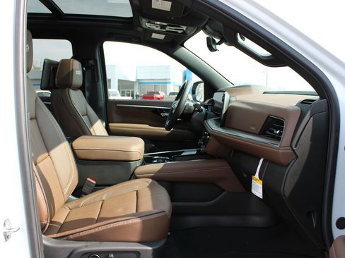 New 2026 Chevrolet Suburban High Country AWD/4WD image 33