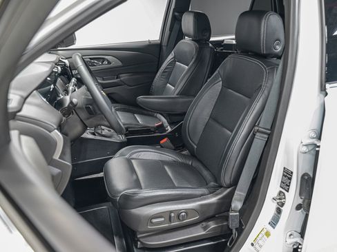 Used 2023 Chevrolet Traverse LT FWD image 20