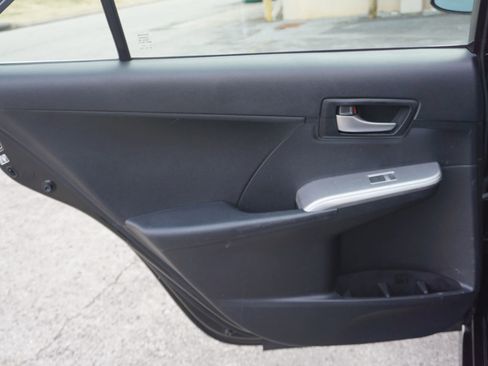 Used 2013 Toyota Camry SE image 18
