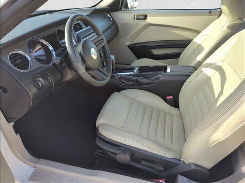 Used 2010 Ford Mustang Convertible RWD image 9