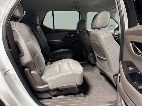 Used 2020 Chevrolet Traverse LT w/ Driver Confidence II Package image 27