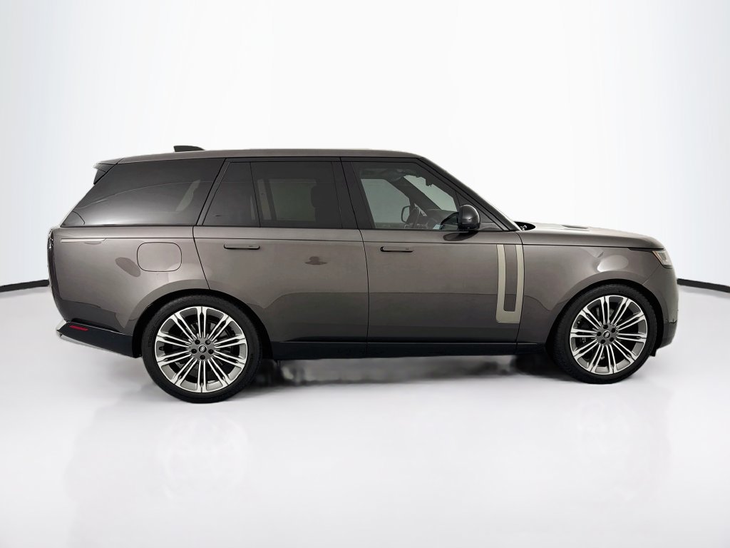 Used 2022 Land Rover Range Rover SE AWD/4WD image 4