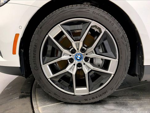 Used 2025 BMW i5 xDrive40 w/ M Sport Package AWD/4WD image 9