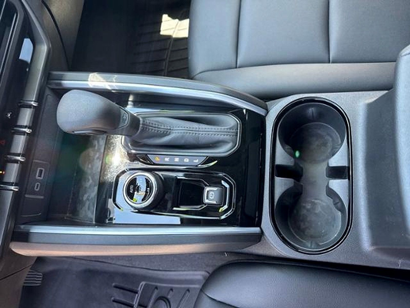 Used 2024 Chevrolet Colorado Trail Boss AWD/4WD image 18