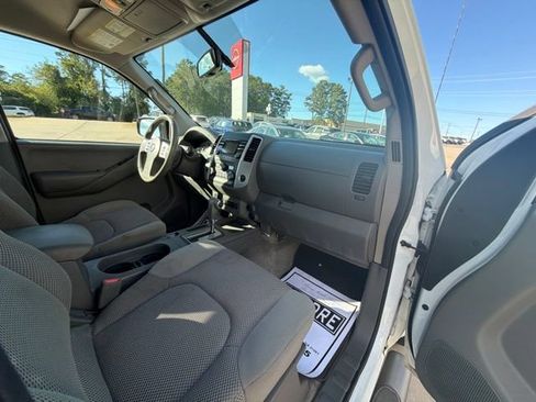 Used 2014 Nissan Frontier SV w/ SV Value Truck Package RWD image 15