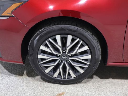 Used 2024 Nissan Altima 2.5 SV AWD/4WD image 7