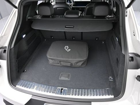 Certified 2026 Porsche Cayenne E-Hybrid AWD/4WD image 32