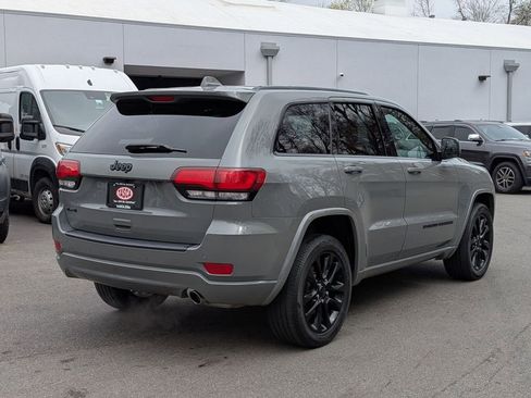 Certified 2022 Jeep Grand Cherokee Laredo X AWD/4WD image 3