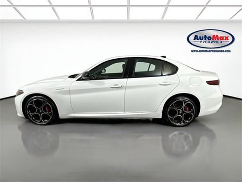 Used 2022 Alfa Romeo Giulia Veloce image 9
