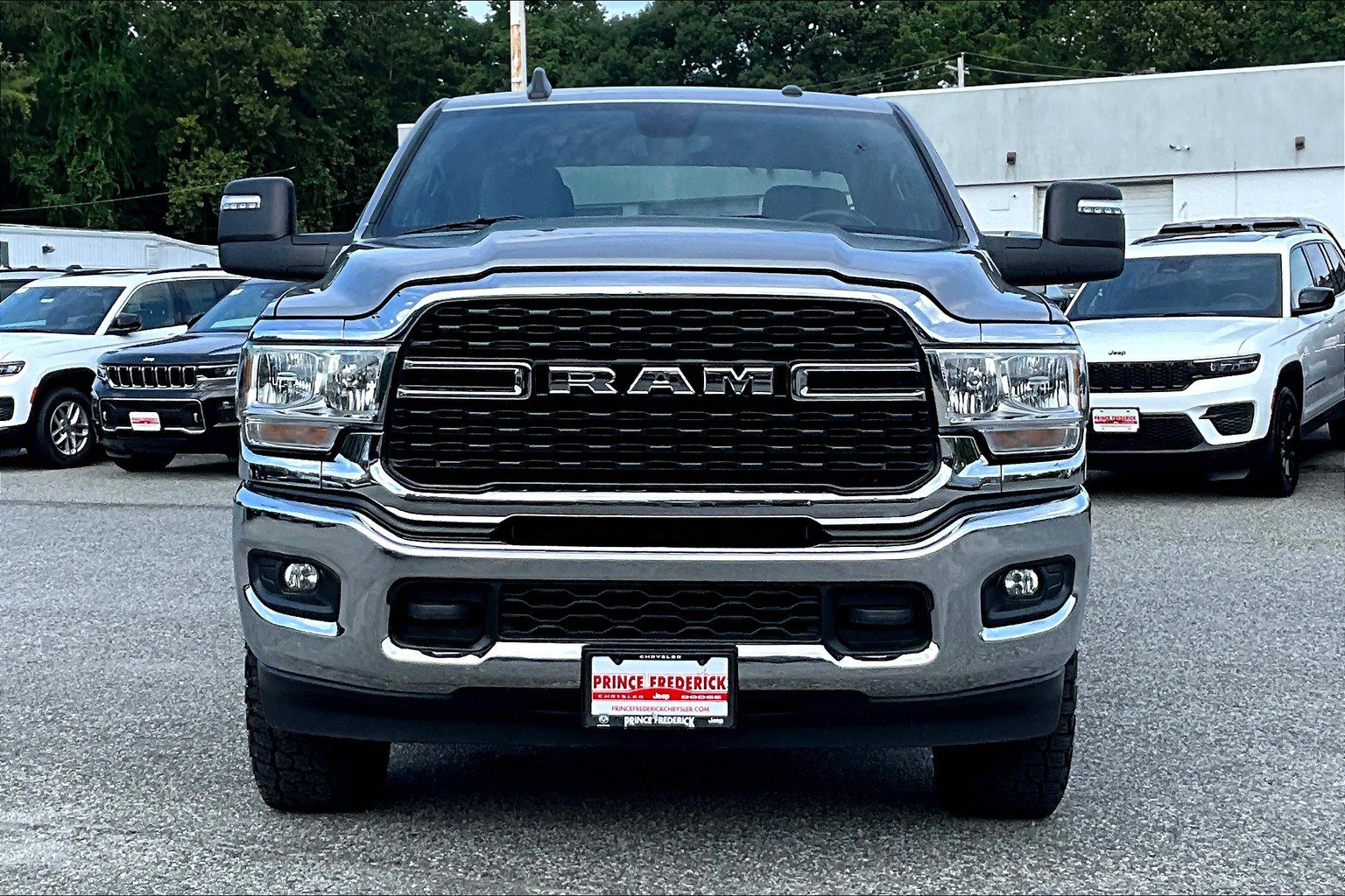 Used 2024 RAM 2500 Big Horn AWD/4WD image 2
