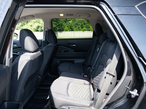 Used 2022 Nissan Pathfinder SV FWD image 18