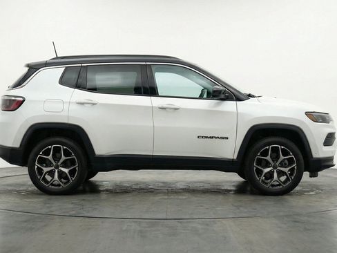 Used 2025 Jeep Compass Limited AWD/4WD image 11