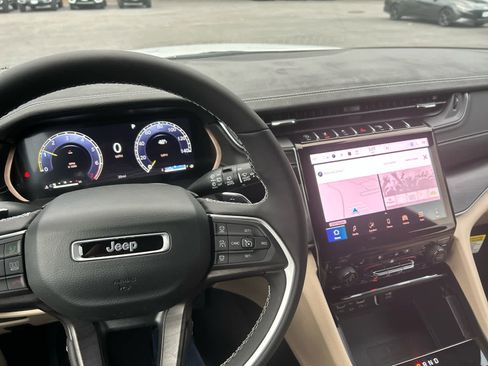 New 2025 Jeep Grand Cherokee Limited w/ Luxury Tech Group II image 25