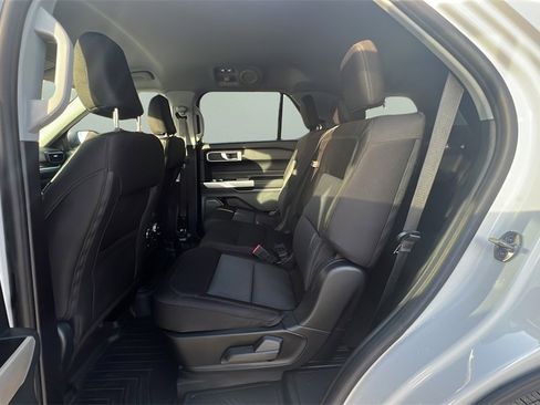 Used 2022 Ford Explorer XLT image 10