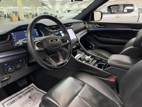 Used 2024 Jeep Grand Cherokee Overland w/ Advanced Protech Group III image 13