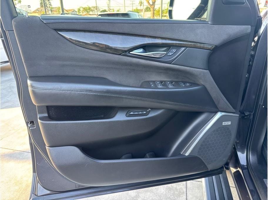 Used 2017 Cadillac Escalade Platinum AWD/4WD image 14
