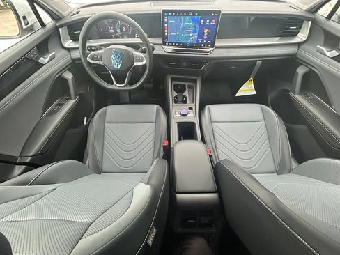 New 2026 Volkswagen Tiguan SE FWD image 10