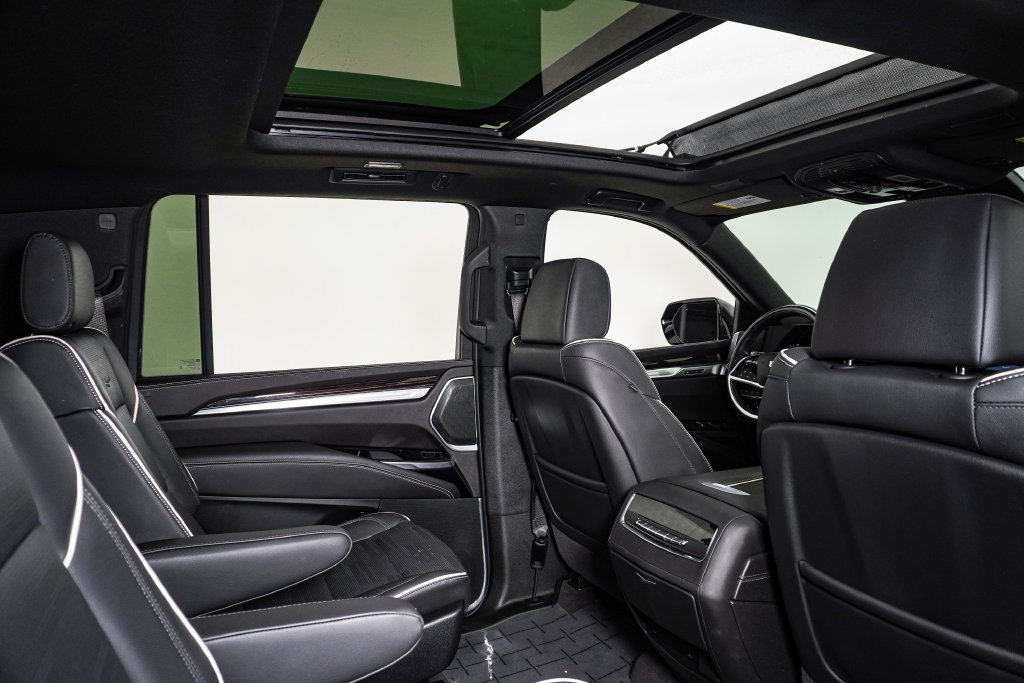 Used 2026 Cadillac Escalade ESV Luxury w/ LPO, Floor Liner Package AWD/4WD image 17