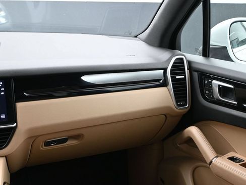 Certified 2022 Porsche Cayenne AWD/4WD image 23