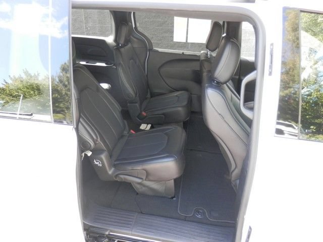 Used 2026 Chrysler Pacifica Select FWD image 33