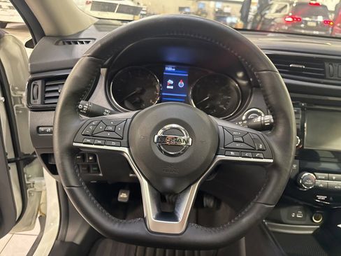 Used 2018 Nissan Rogue SV w/ Sun & Sound Touring Package image 15